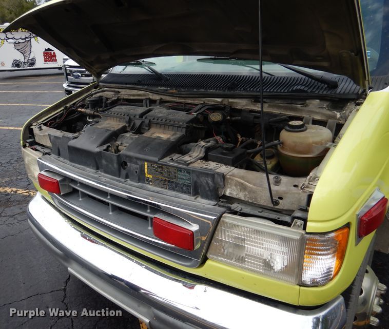 image for item EK9086 2002 Ford Econoline E450 ambulance