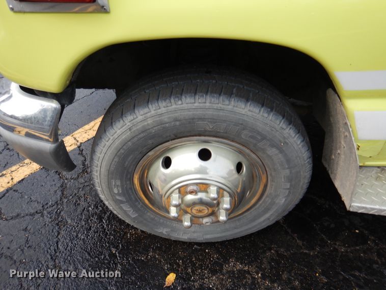 image for item EK9086 2002 Ford Econoline E450 ambulance