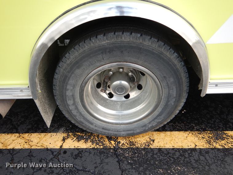 image for item EK9086 2002 Ford Econoline E450 ambulance