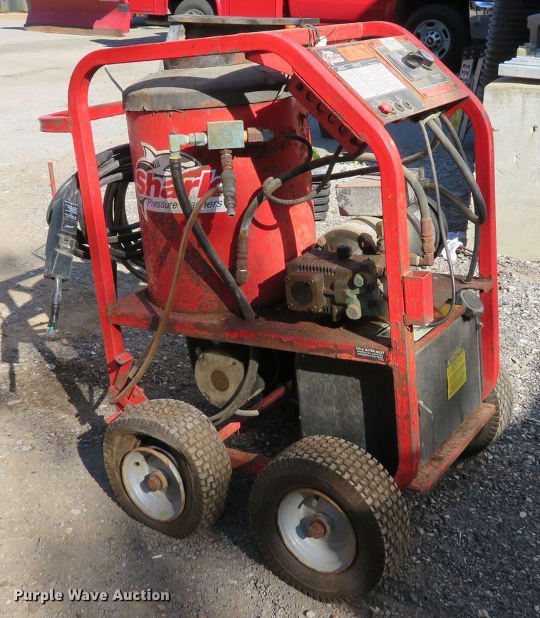 image for item EV9743 Shark STP-3520A pressure washer