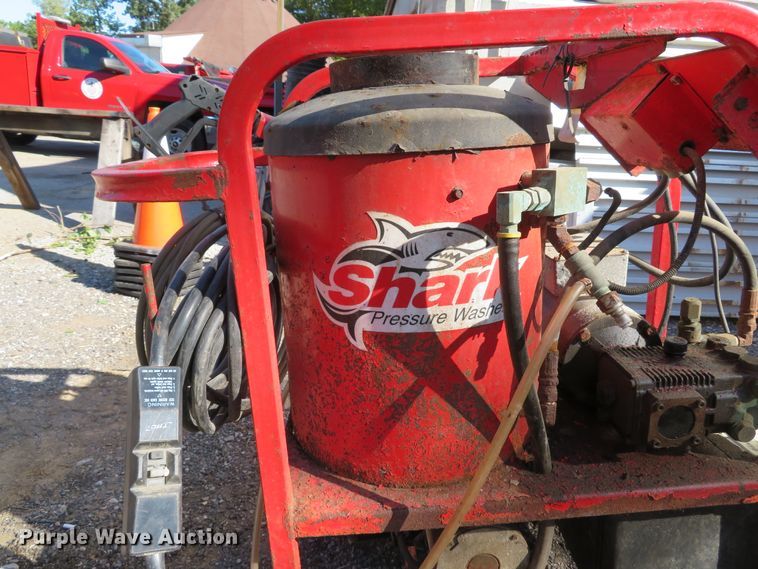 image for item EV9743 Shark STP-3520A pressure washer