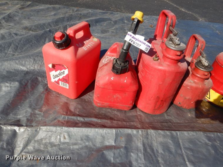 image for item FF9707 (8) fuel cans