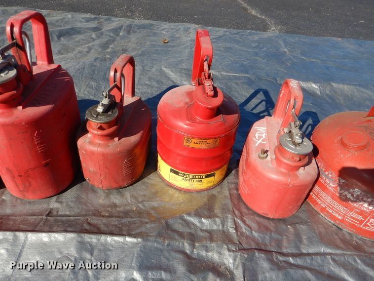 image for item FF9707 (8) fuel cans