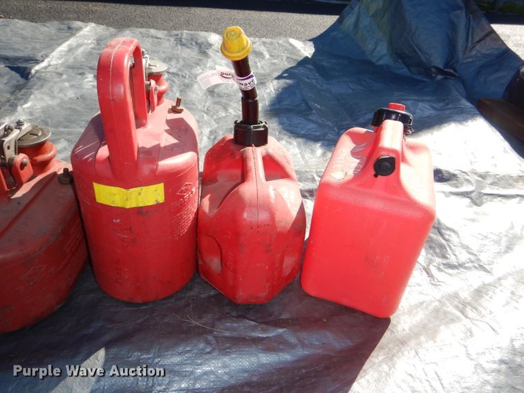image for item FF9707 (8) fuel cans