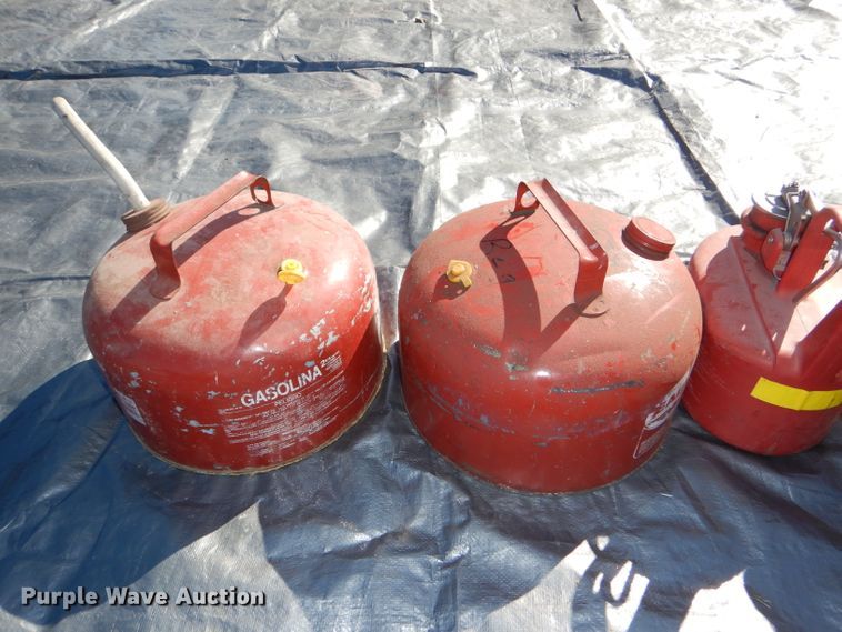 image for item FF9707 (8) fuel cans
