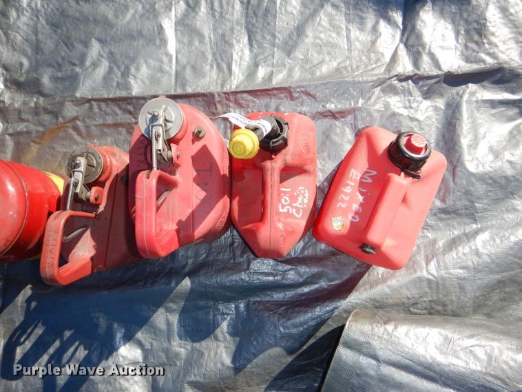 image for item FF9707 (8) fuel cans