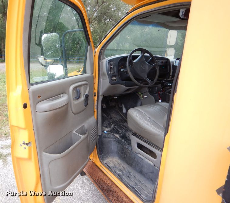 image for item FJ9793 1999 Chevrolet Express 3500 Blue Bird school bus
