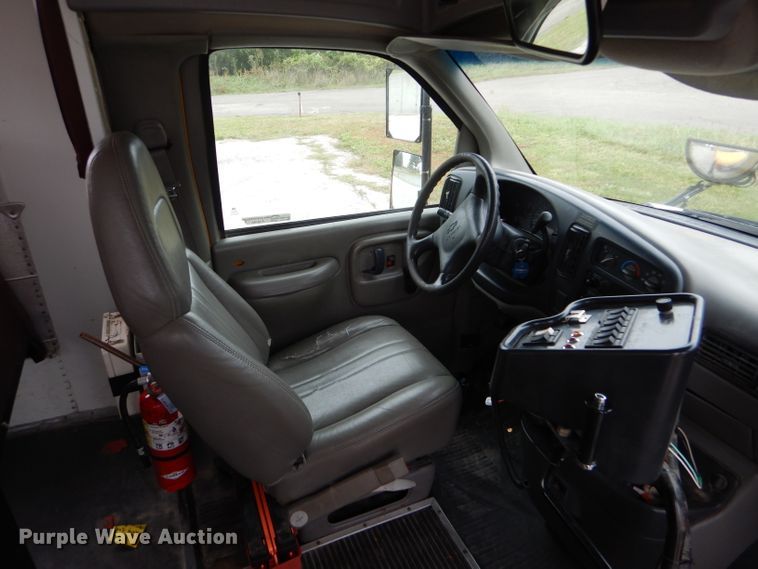 image for item FJ9793 1999 Chevrolet Express 3500 Blue Bird school bus