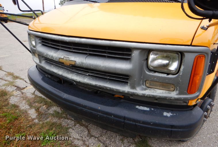 image for item FJ9793 1999 Chevrolet Express 3500 Blue Bird school bus