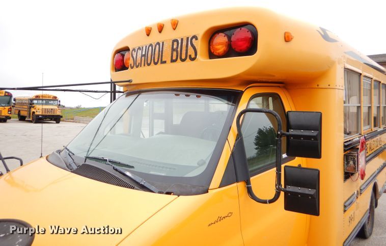 image for item FJ9793 1999 Chevrolet Express 3500 Blue Bird school bus