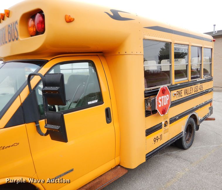 image for item FJ9793 1999 Chevrolet Express 3500 Blue Bird school bus