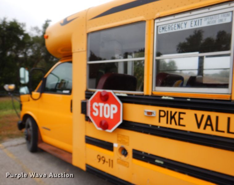 image for item FJ9793 1999 Chevrolet Express 3500 Blue Bird school bus