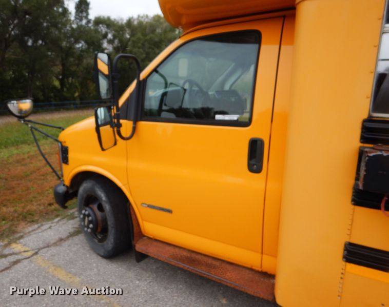image for item FJ9793 1999 Chevrolet Express 3500 Blue Bird school bus