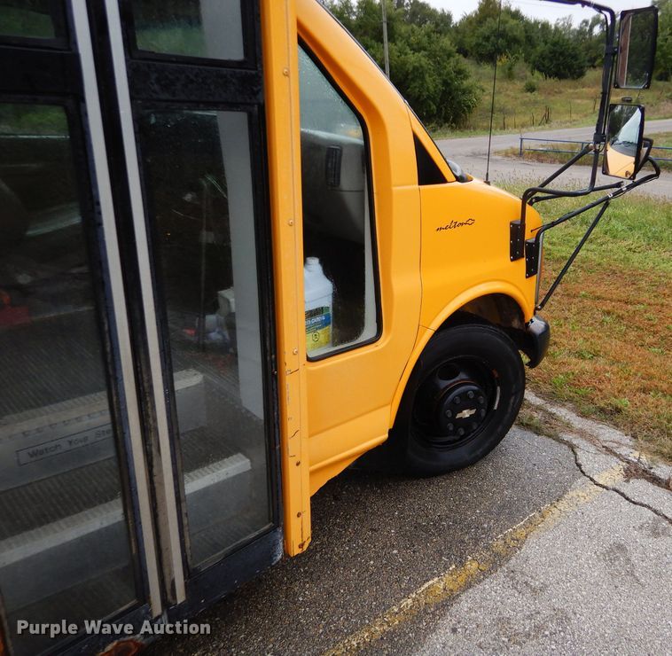 image for item FJ9793 1999 Chevrolet Express 3500 Blue Bird school bus