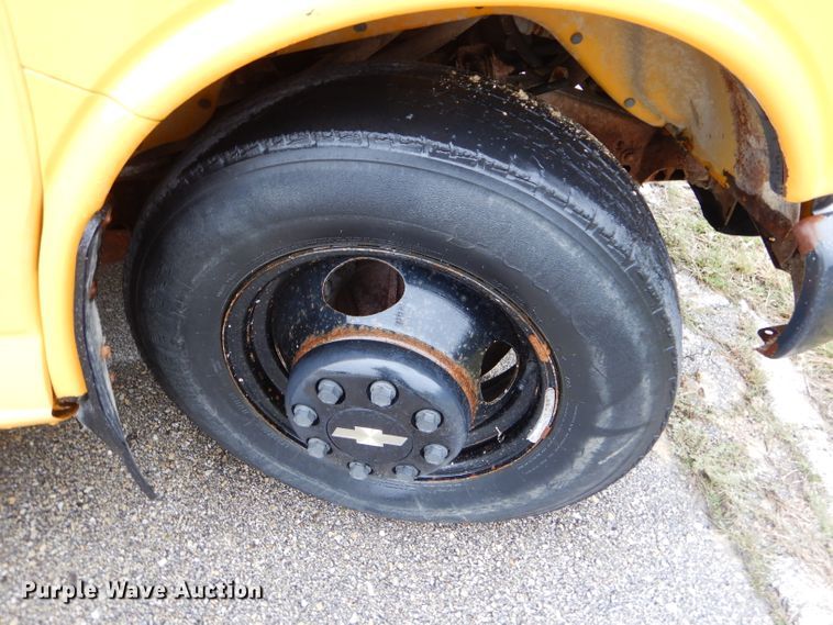 image for item FJ9793 1999 Chevrolet Express 3500 Blue Bird school bus