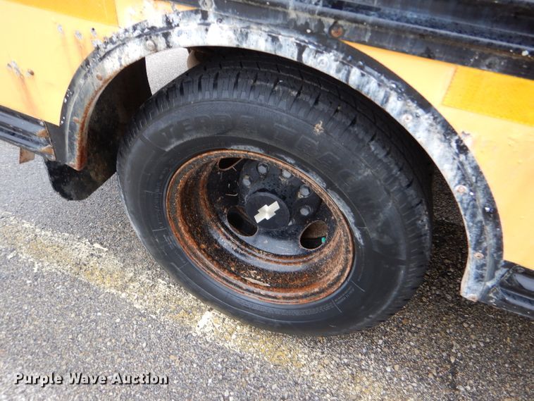 image for item FJ9793 1999 Chevrolet Express 3500 Blue Bird school bus