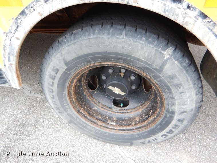 image for item FJ9793 1999 Chevrolet Express 3500 Blue Bird school bus