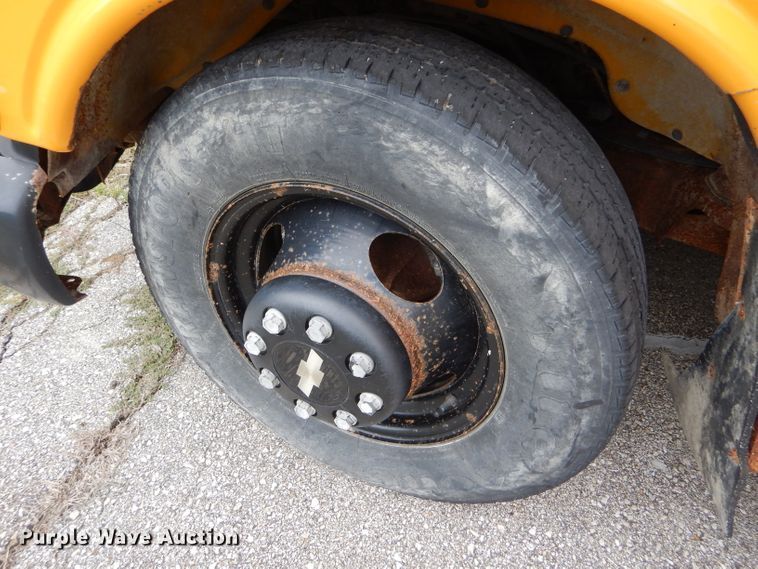 image for item FJ9793 1999 Chevrolet Express 3500 Blue Bird school bus