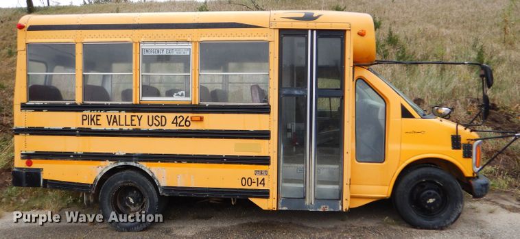 image for item FJ9794 2000 Chevrolet Express 3500 Blue Bird school bus