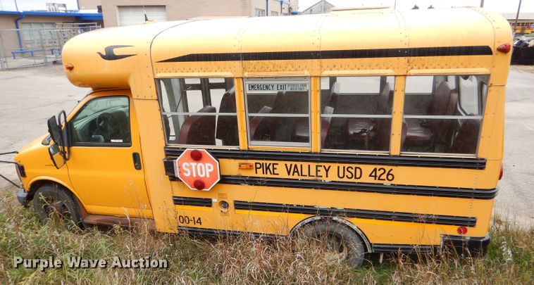 image for item FJ9794 2000 Chevrolet Express 3500 Blue Bird school bus