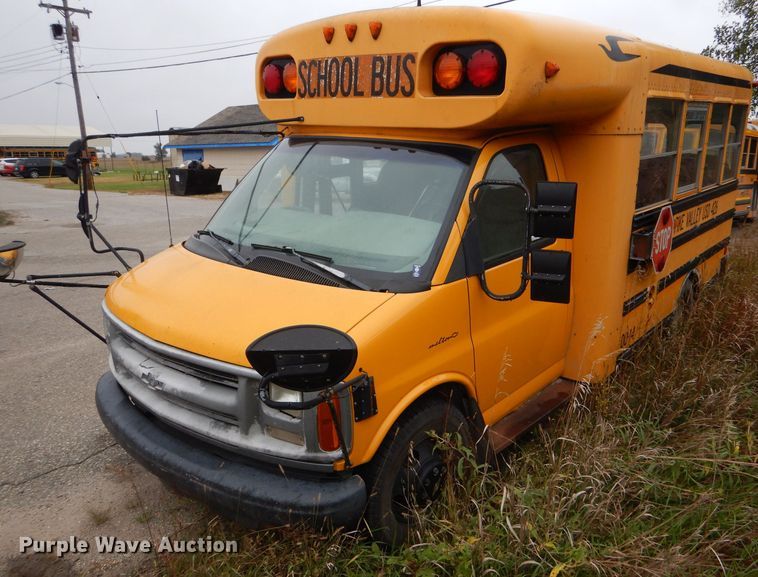 image for item FJ9794 2000 Chevrolet Express 3500 Blue Bird school bus