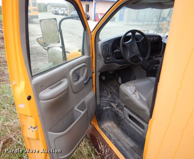 image for item FJ9794 2000 Chevrolet Express 3500 Blue Bird school bus