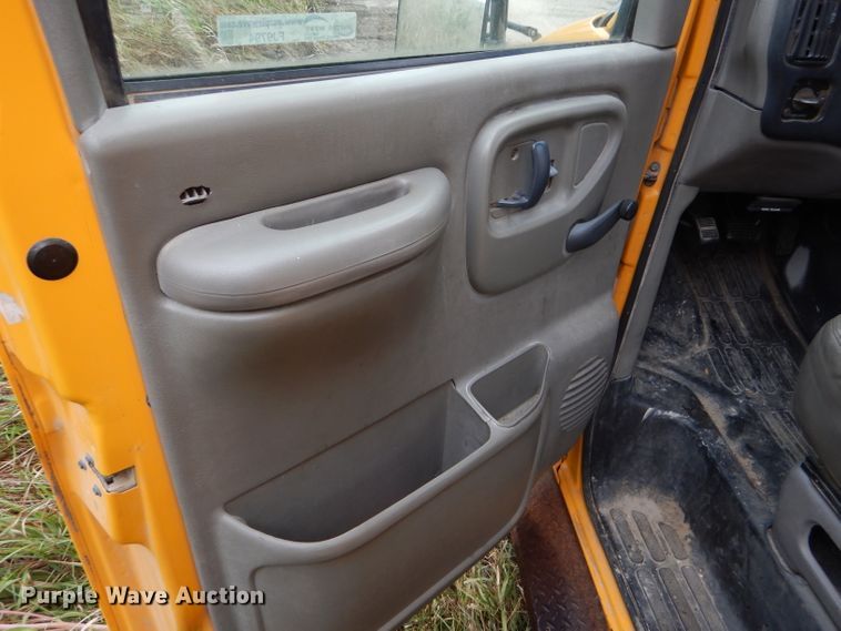 image for item FJ9794 2000 Chevrolet Express 3500 Blue Bird school bus