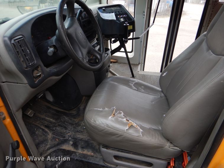 image for item FJ9794 2000 Chevrolet Express 3500 Blue Bird school bus