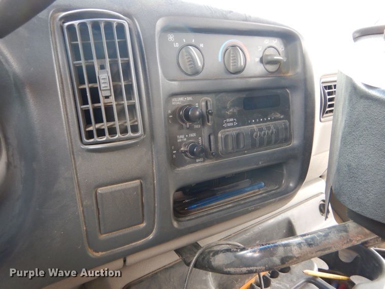 image for item FJ9794 2000 Chevrolet Express 3500 Blue Bird school bus