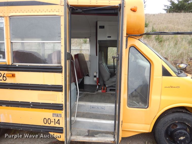 image for item FJ9794 2000 Chevrolet Express 3500 Blue Bird school bus