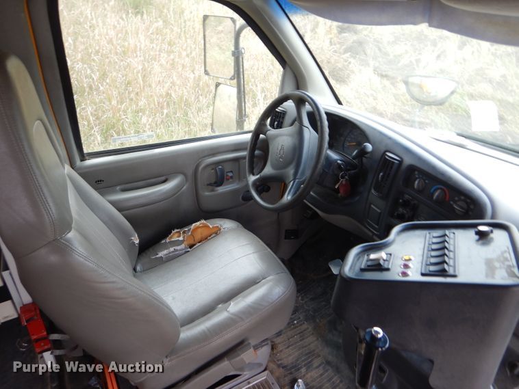 image for item FJ9794 2000 Chevrolet Express 3500 Blue Bird school bus