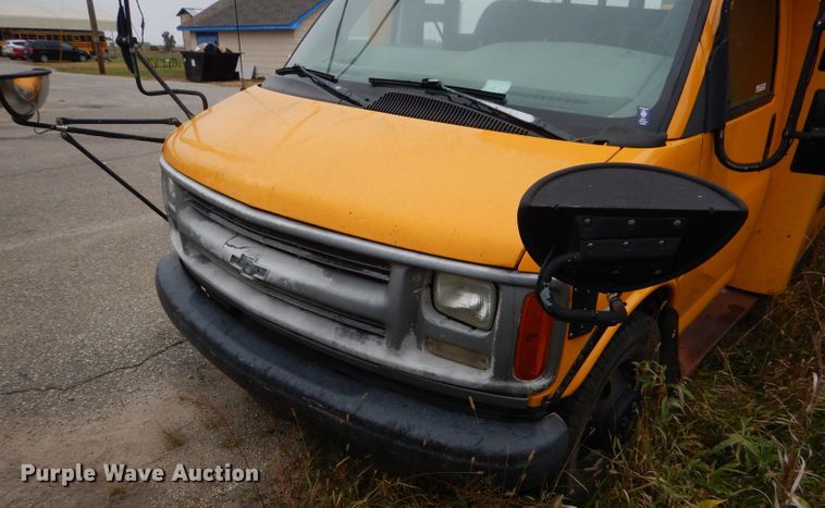 image for item FJ9794 2000 Chevrolet Express 3500 Blue Bird school bus