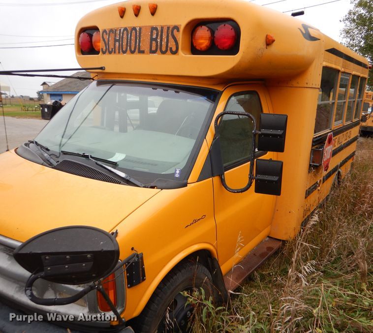 image for item FJ9794 2000 Chevrolet Express 3500 Blue Bird school bus