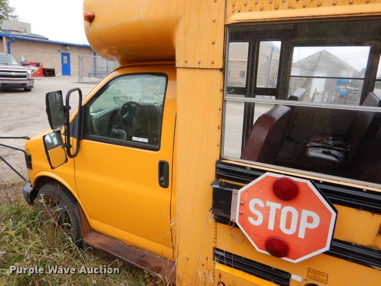 image for item FJ9794 2000 Chevrolet Express 3500 Blue Bird school bus