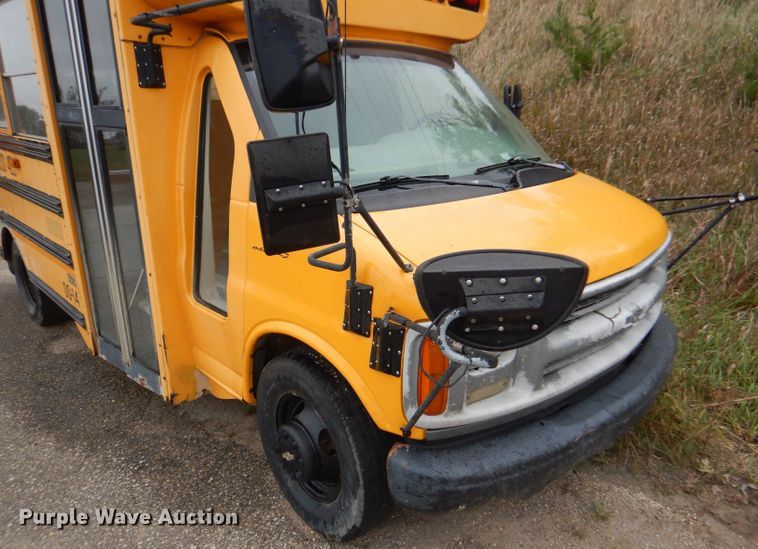 image for item FJ9794 2000 Chevrolet Express 3500 Blue Bird school bus
