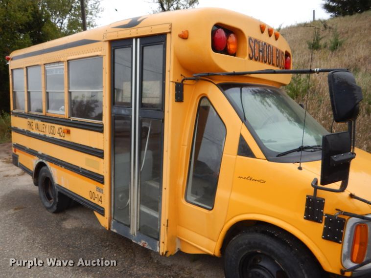 image for item FJ9794 2000 Chevrolet Express 3500 Blue Bird school bus