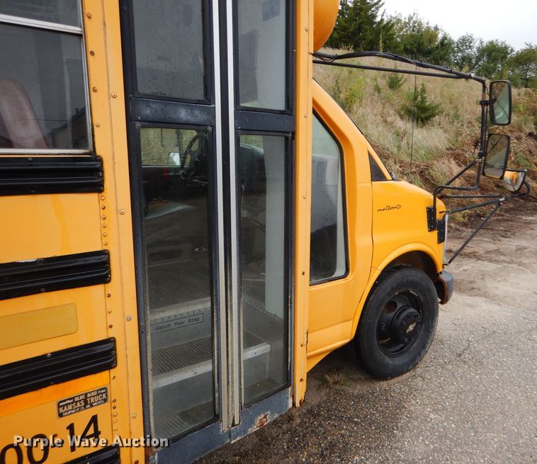image for item FJ9794 2000 Chevrolet Express 3500 Blue Bird school bus