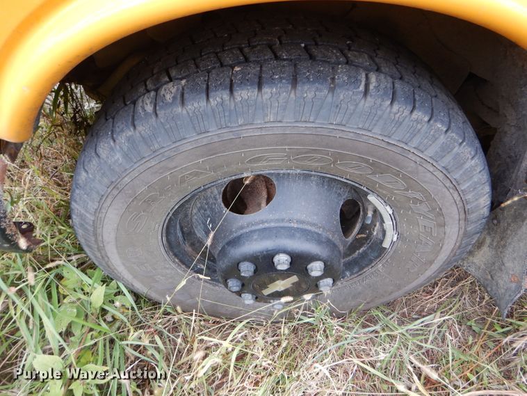 image for item FJ9794 2000 Chevrolet Express 3500 Blue Bird school bus