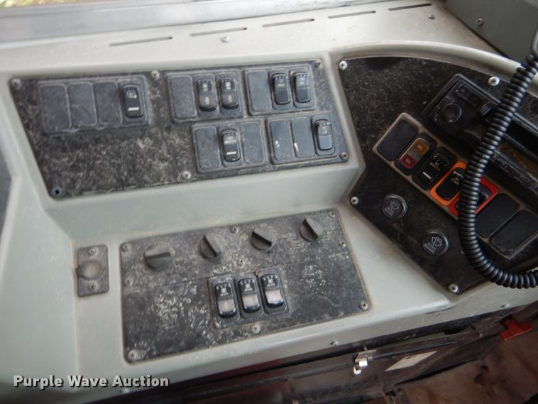 image for item FJ9795 2003 International 3800 school bus