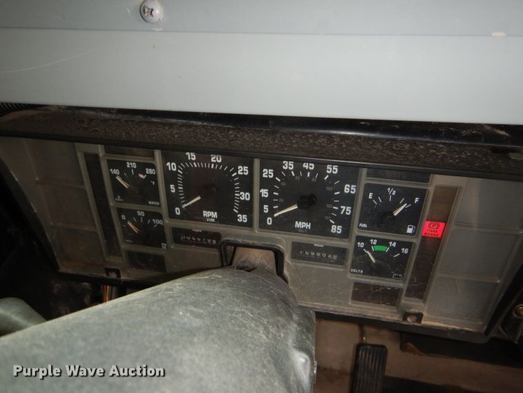 image for item FJ9795 2003 International 3800 school bus