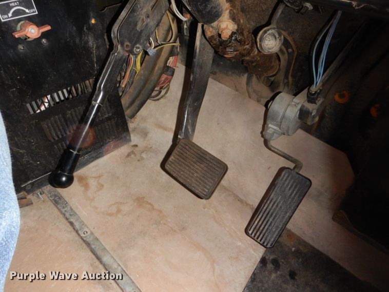 image for item FJ9795 2003 International 3800 school bus