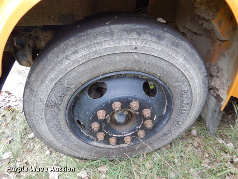 image for item FJ9795 2003 International 3800 school bus