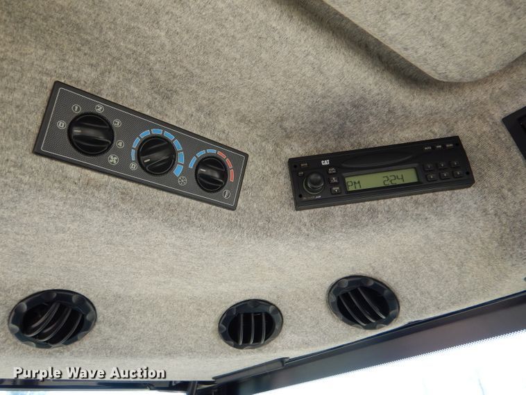 image for item FJ9806 2006 Challenger MT545B tractor