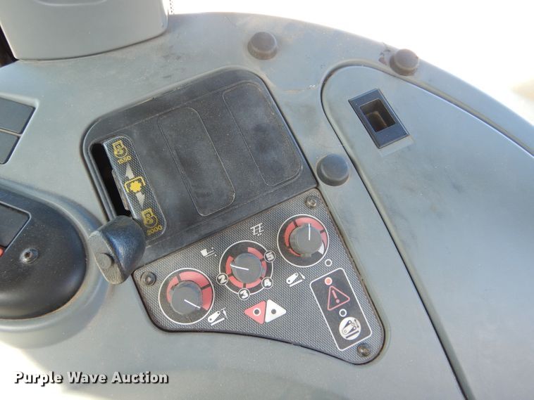 image for item FJ9806 2006 Challenger MT545B tractor