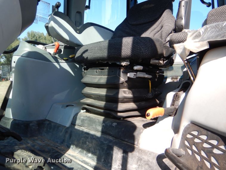 image for item FJ9806 2006 Challenger MT545B tractor