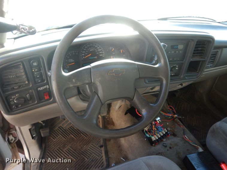 image for item FM9748 2004 Chevrolet Tahoe SUV