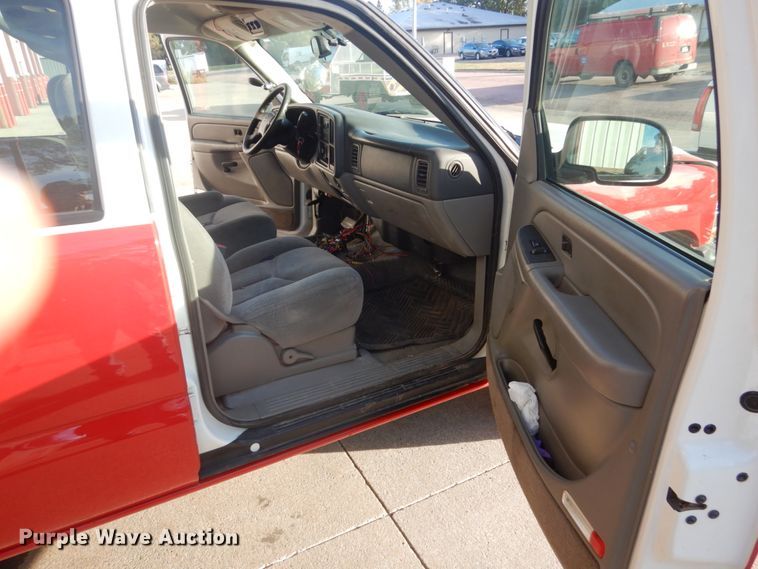 image for item FM9748 2004 Chevrolet Tahoe SUV