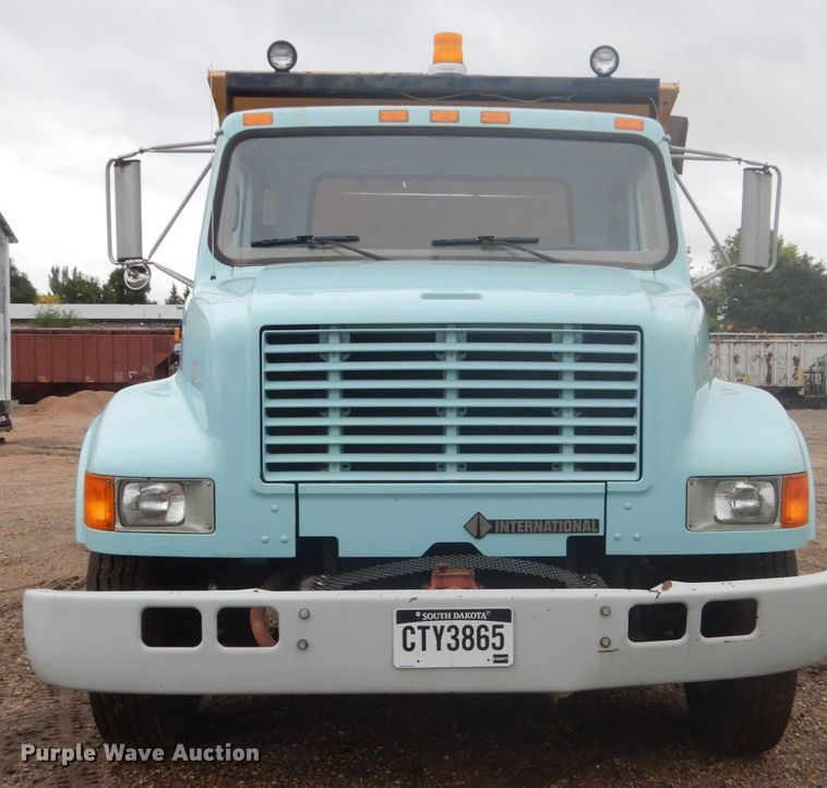 image for item FU9582 1997 International 4700 spreader truck