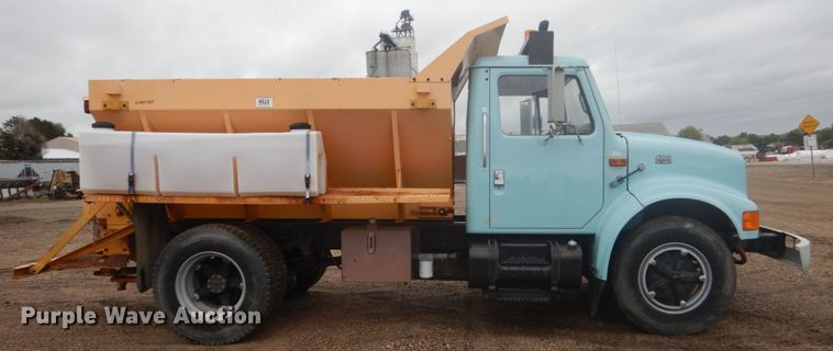 image for item FU9582 1997 International 4700 spreader truck