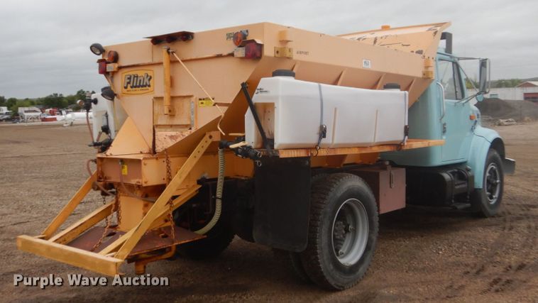 image for item FU9582 1997 International 4700 spreader truck